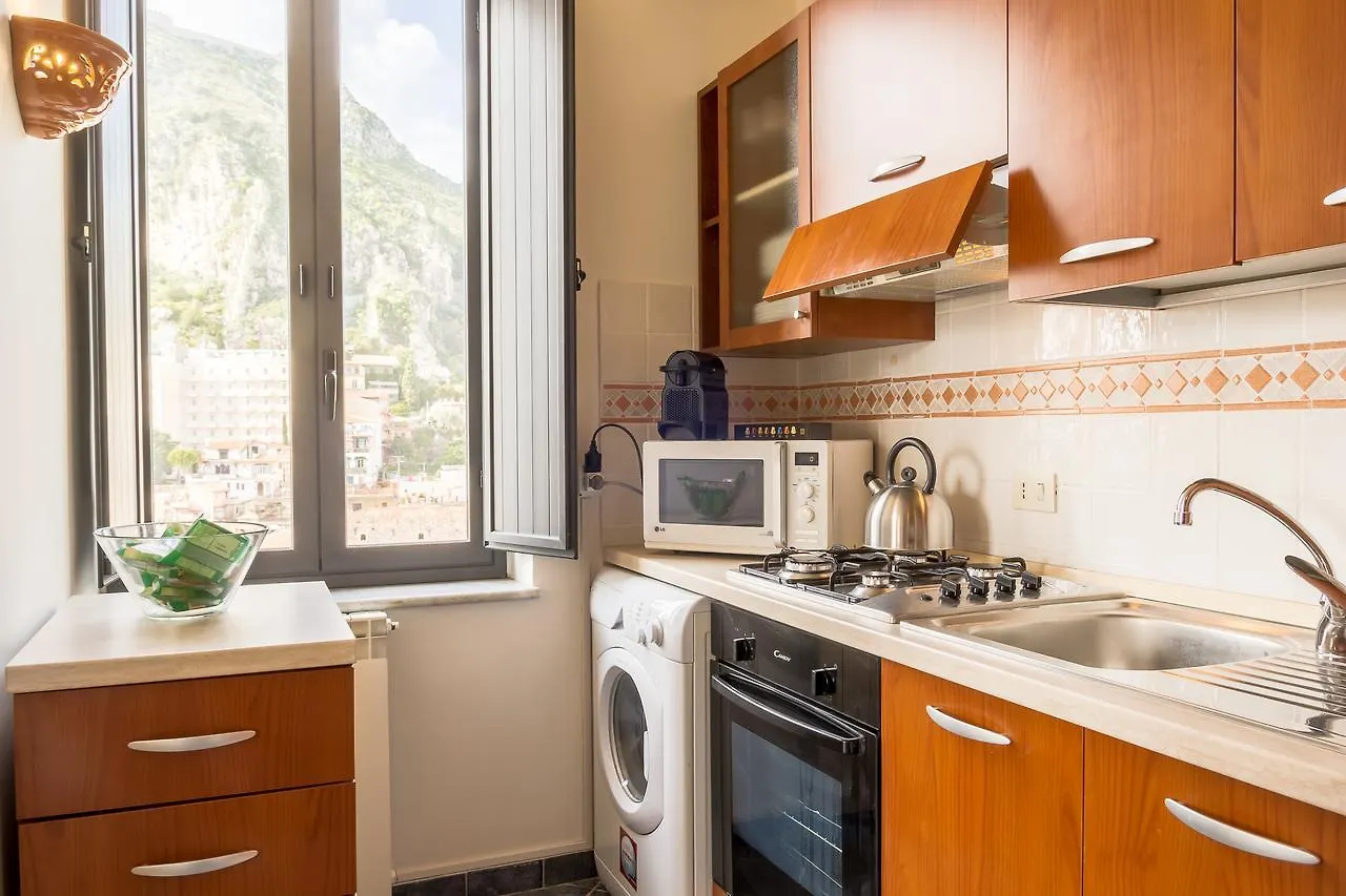 Amartia Apartments Таормина